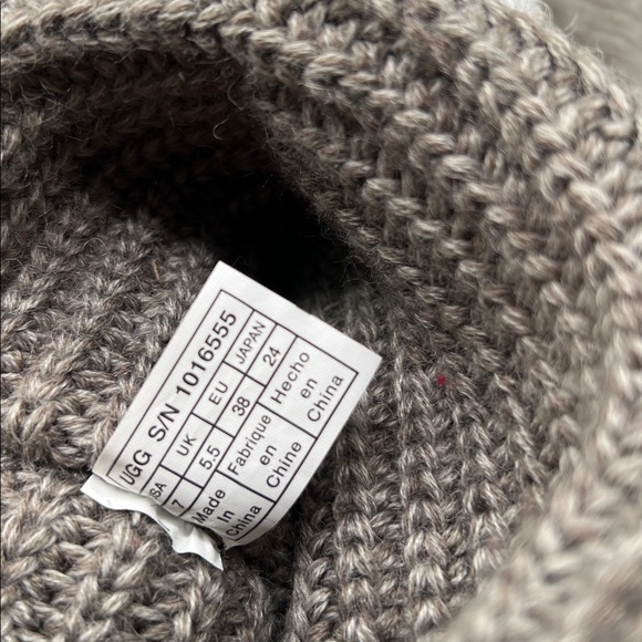 UGG Classic Cardy Boot Shearling Bootie 7 - Picture 10 of 10